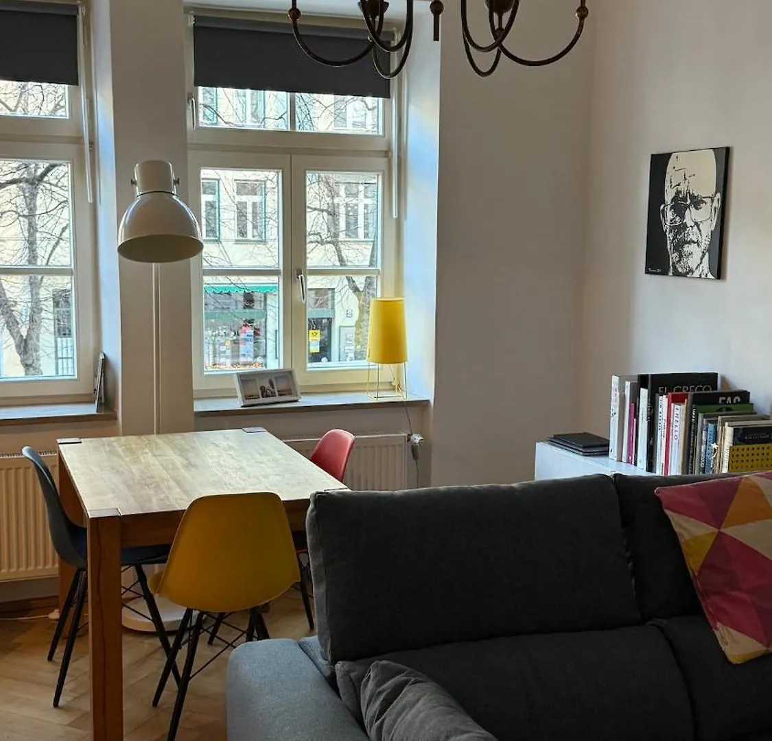 Best Connected Near Ostbahnhof With Balcony Munich